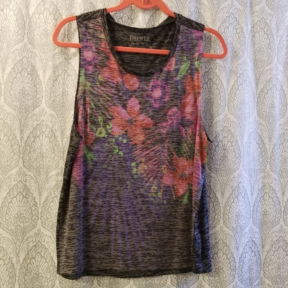 Decree Loose Lightweight Sleeveless Tee